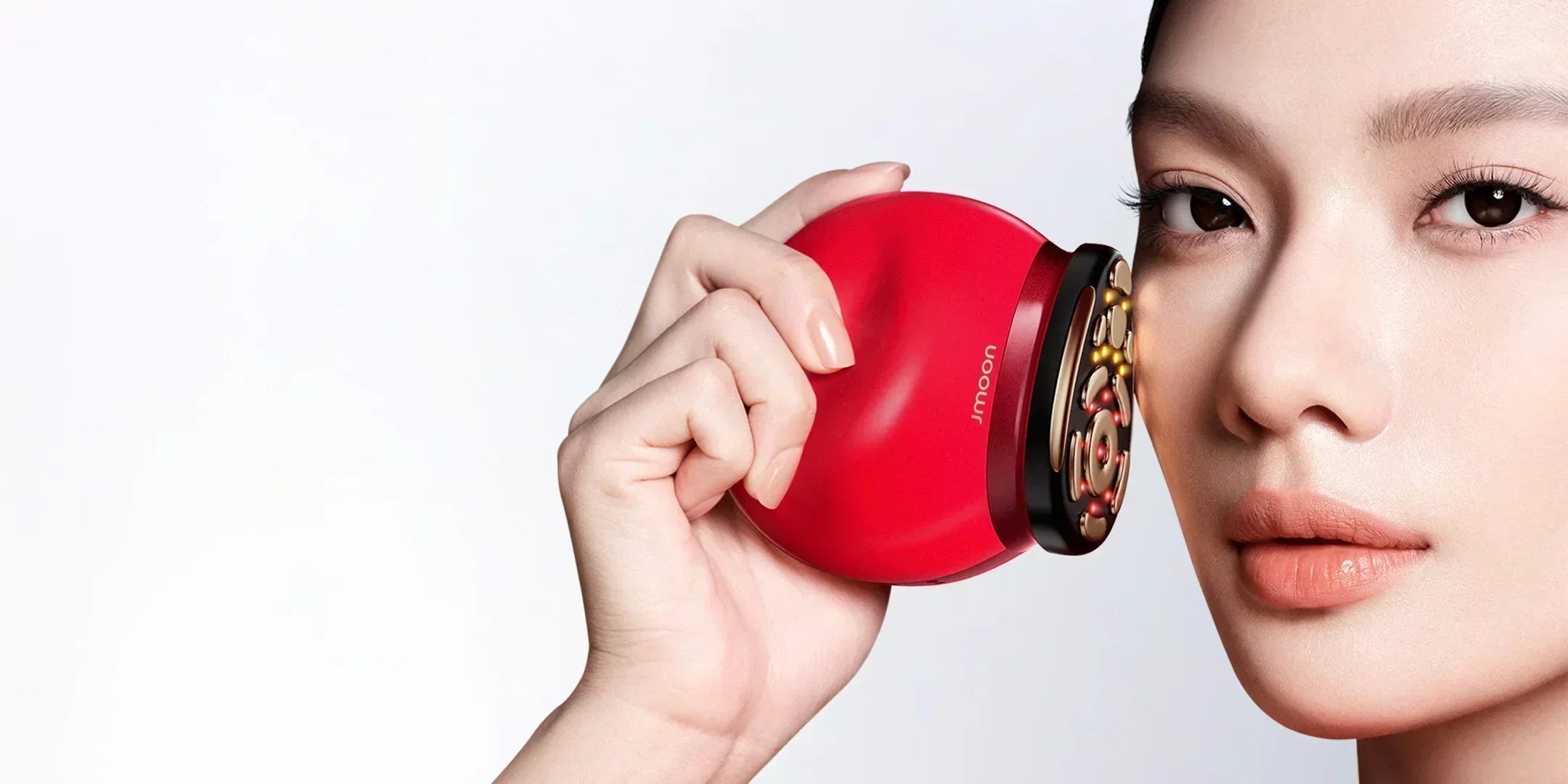 美容儀有用嗎？維持「V臉線條感」的居家科技保養祕訣