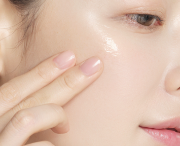 極萌透皮膠原光美容儀使用步驟四示意圖，結束後清潔臉部殘留凝膠，恢復正常護膚流程。